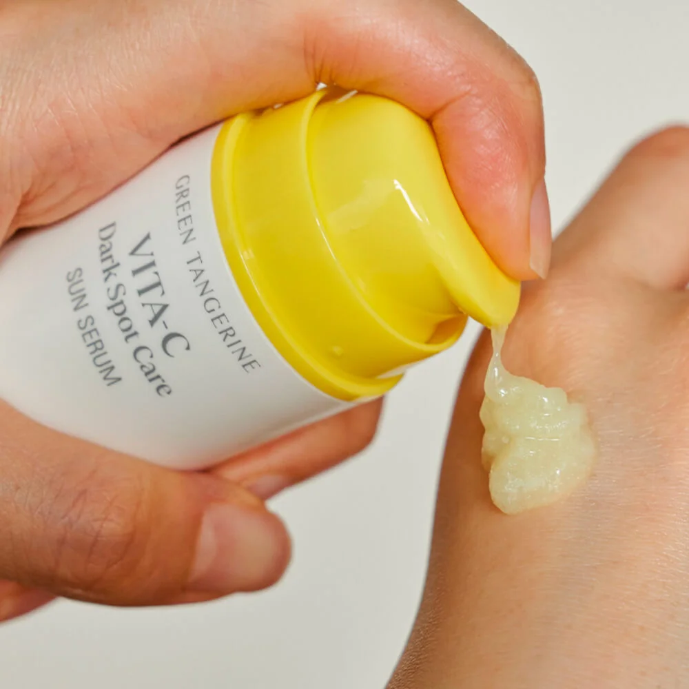 Санскрин от пигментации Goodal Green Tangerine Vita C Dark Spot Care Sun Serum SPF50+ PA++++