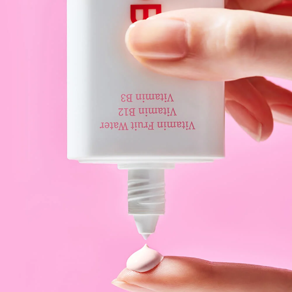 Витаминный солнцезащитный крем с тонирующим эффектом Tocobo Vita Tone Up Sun Cream SPF50+ PA++++