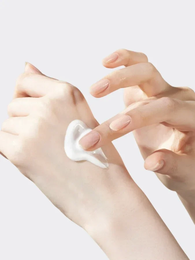 Увлажняющий крем для сияния кожи лица с керамидами Biodance Skin-Glow Essence Cream