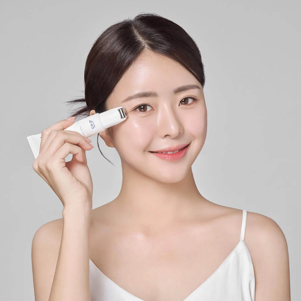 Липосомальный крем для век с роликовым массажёром CKD Retinal 4X Guasha Eye Cream