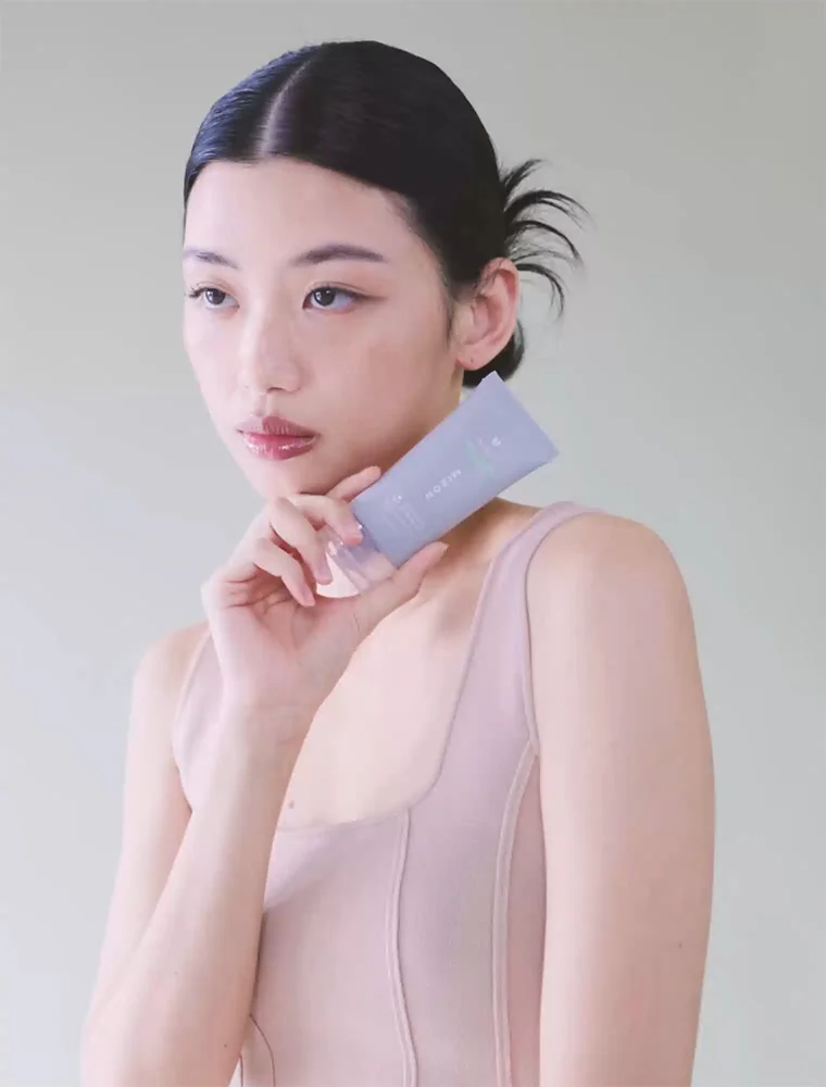 Легкий увлажняющий солнцезащитный крем с SPF 50 PA++++ 