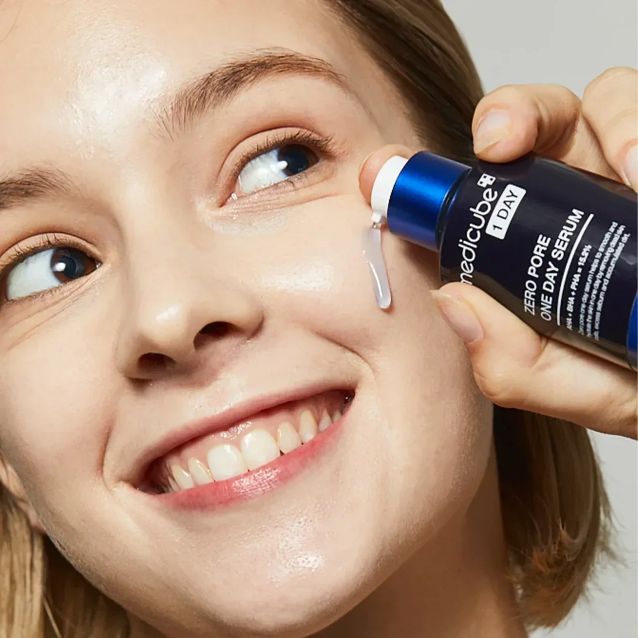 Себорегулирующая сыворотка для сужения пор с комплексом кислот Medicube Zero Pore One Day Serum