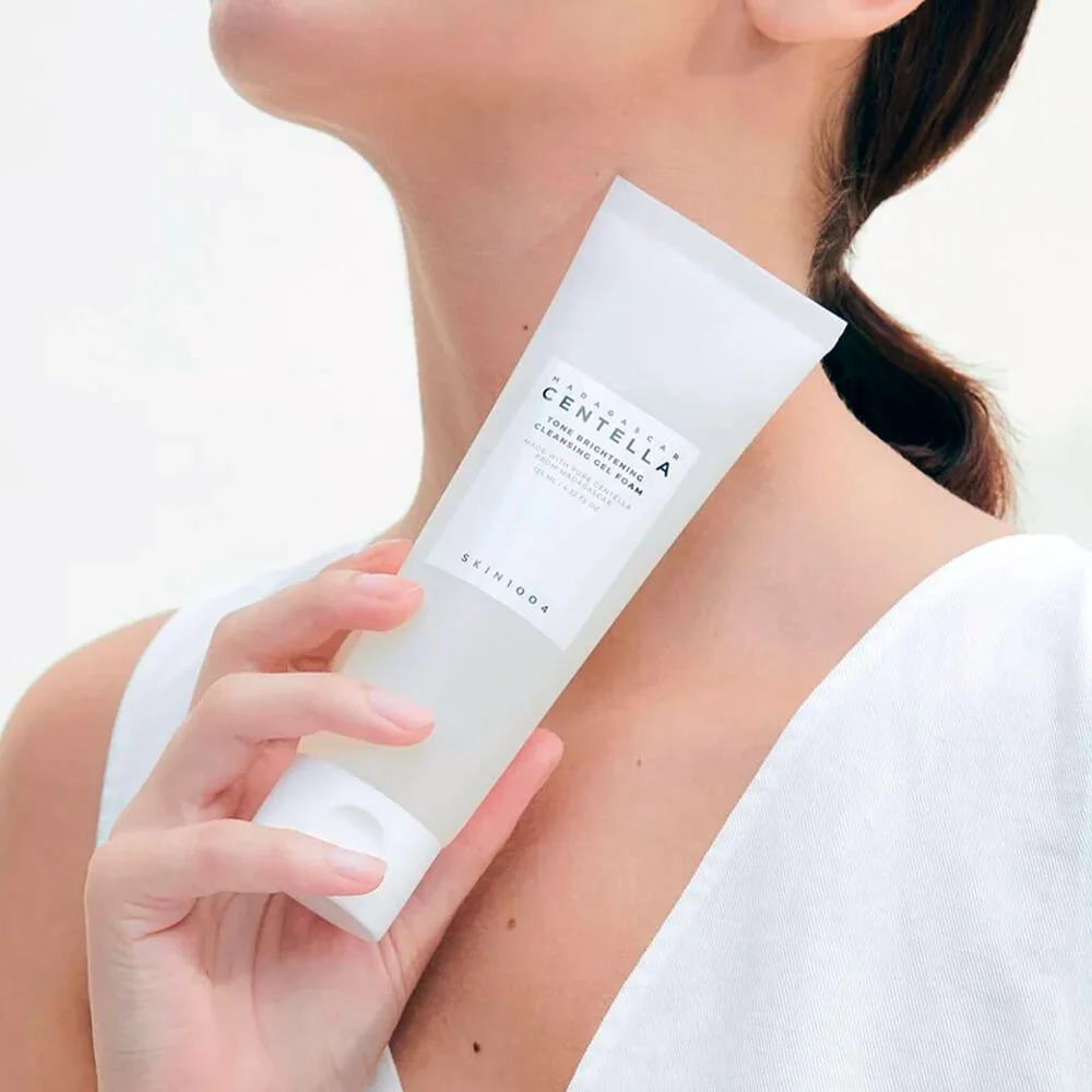 Осветляющая гель-пенка для умывания SKIN1004 Madagascar Centella Tone Brightening Cleansing Gel Foam