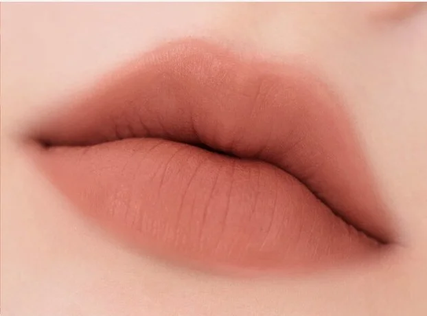 Шифоновая помада для губ с блюр-эффектом CLIO Chiffon Mood Lip 05 Almond Up 05