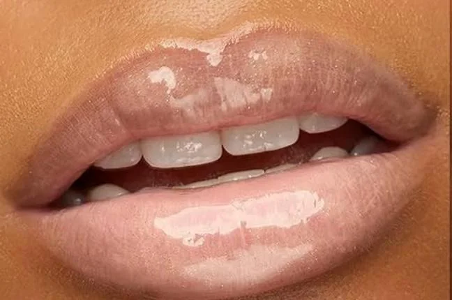  Лёгкий увлажняющий блеск KIKO 3D Hydro Lip Gloss 02 02