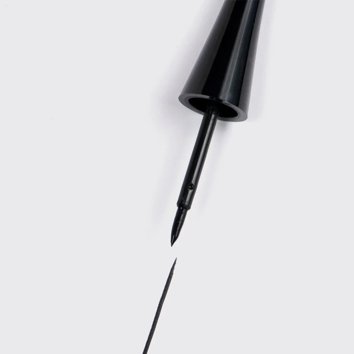 Подводка для глаз жидкая VIVIENNE SABO CHARBON