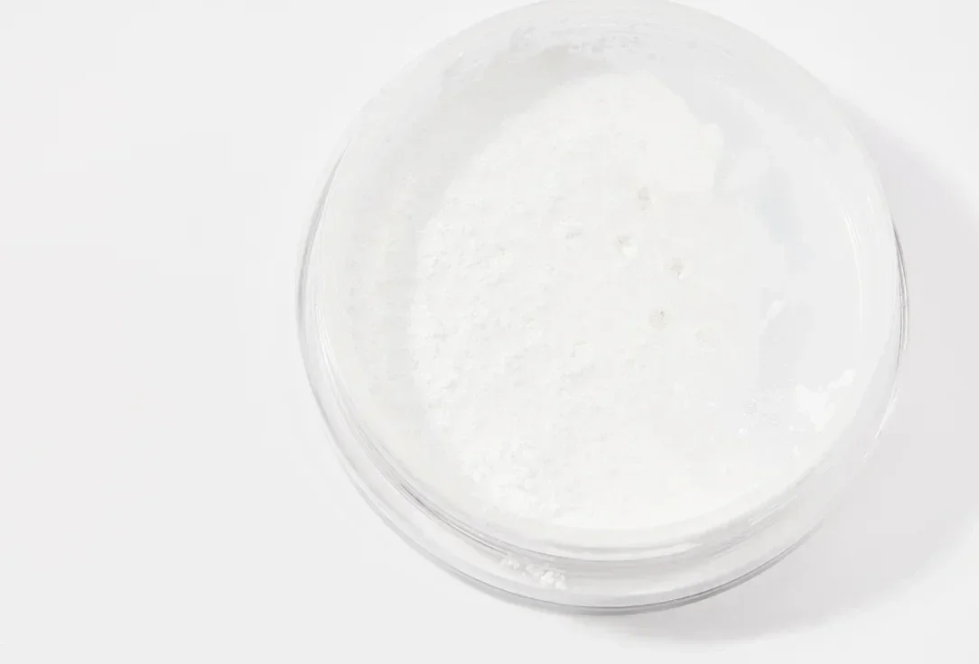 Транспарентная фиксирующая пудра с шелком Eveline Full HD Translucent