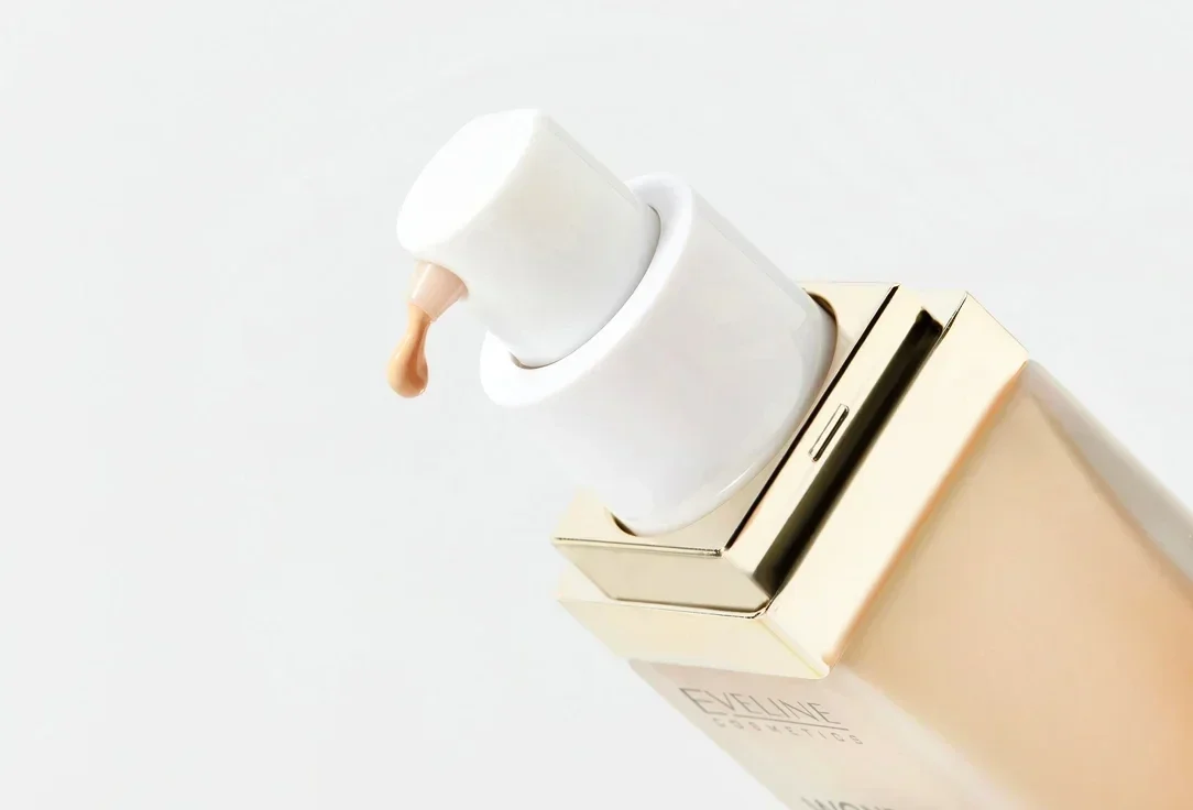 Тональная основа Eveline Wonder Match LUMI 10 Vanilla 