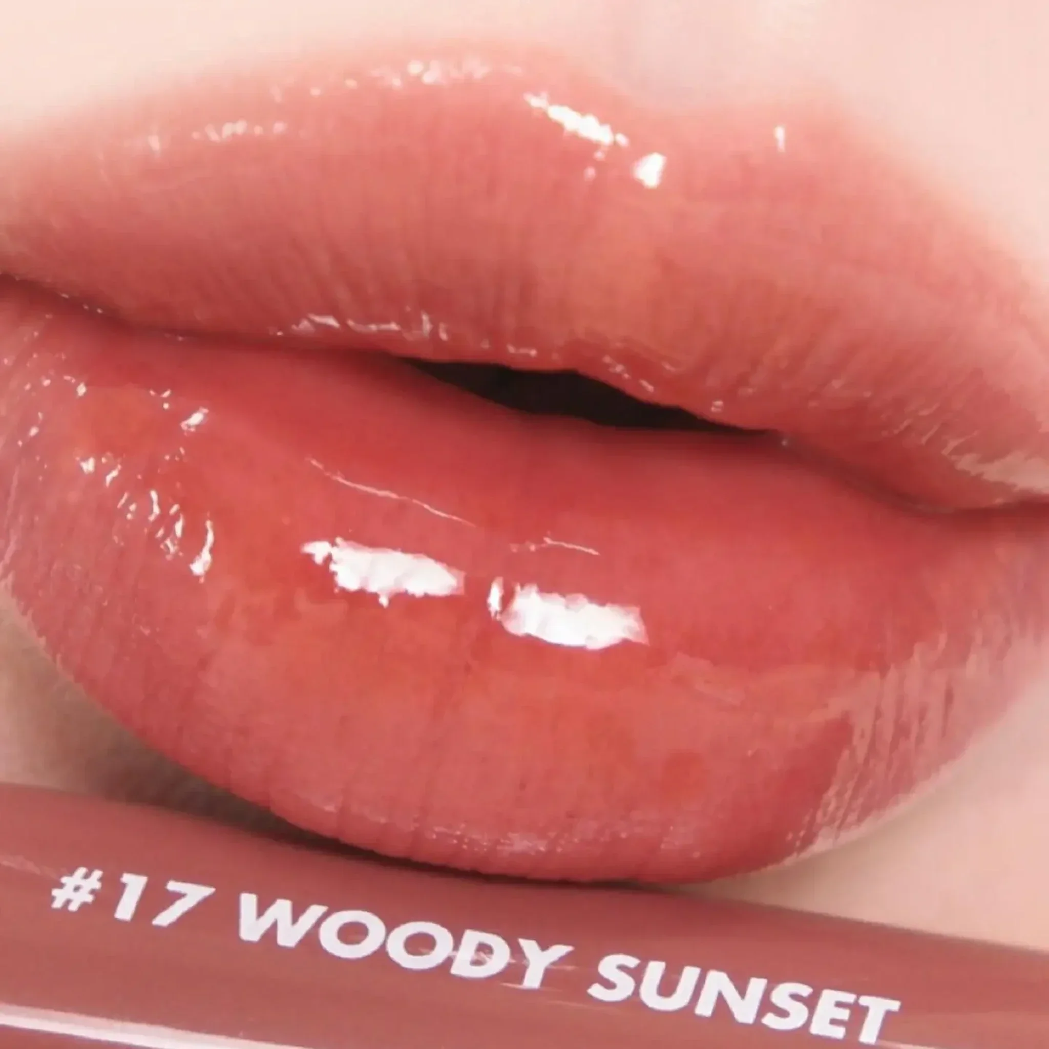 Глянцевый тинт с эффектом стеклянных губ Rom&Nd Glasting Water Tint 17 Woody Sunset 17