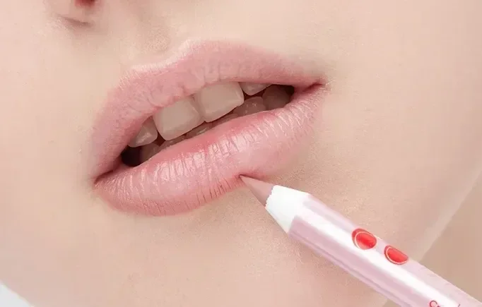 Устойчивый гелевый карандаш для губ VIVIENNE SABO Le Grand volume 01 светлый нюд 01