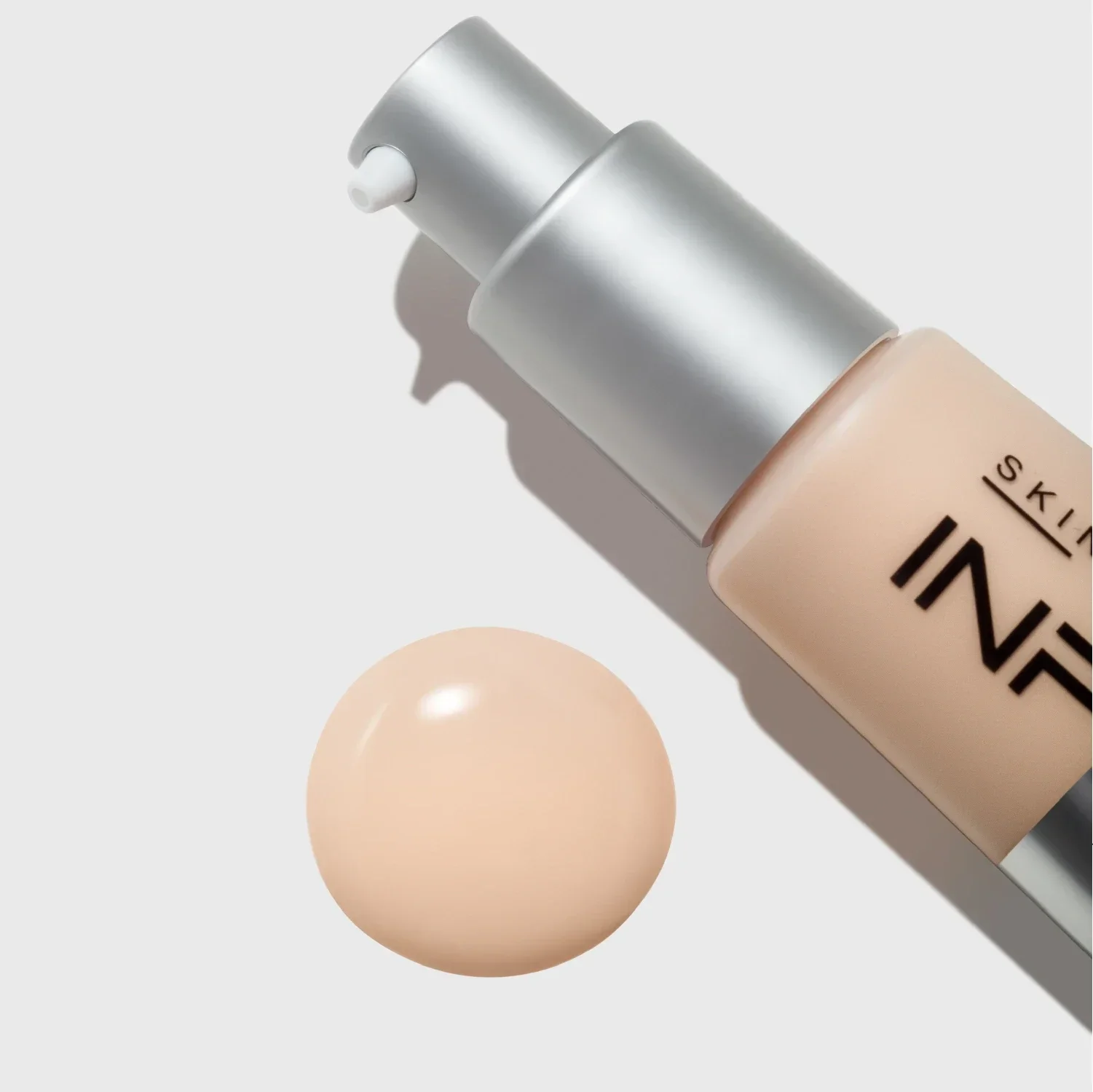 Увлажняющий тональный крем для лица INFLUENCE beauty Skinnovation Hydra Hydrating Foundation 01 бело-бежевый