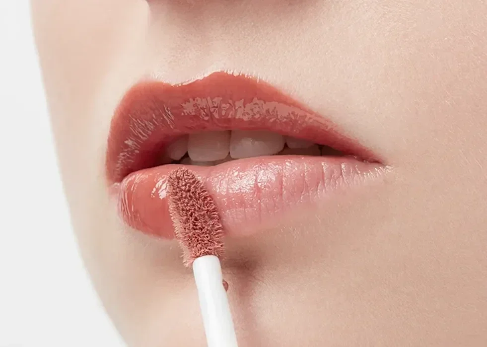 Легкий увлажняющий блеск KIKO 3D Hydra Lip Gloss 21 Brun Rose 21