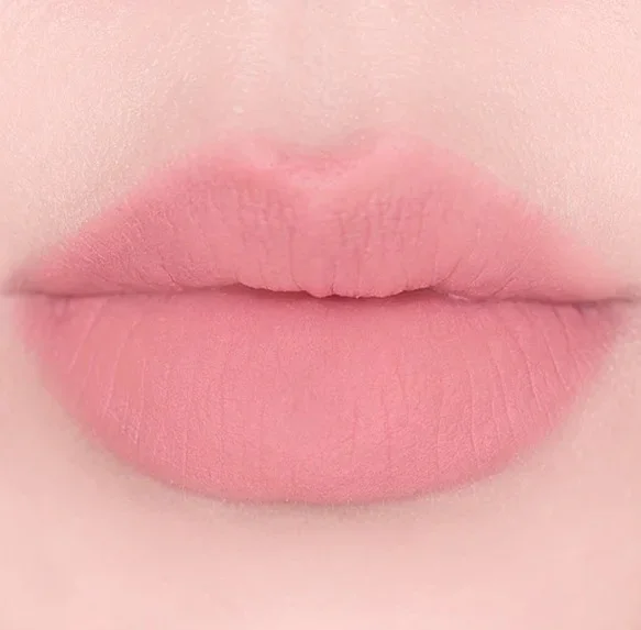 Бархатный каранадаш для губ AMUSE Lip Smudger 01 Boksoonga 01