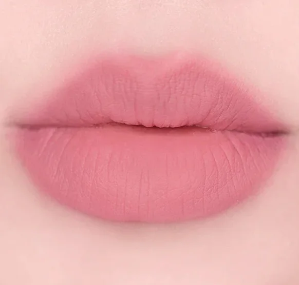 Бархатный каранадаш для губ AMUSE Lip Smudger 05 Boksoonga Milk 05