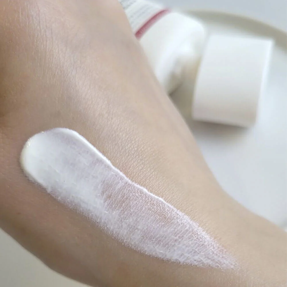 Санскрин с глутатионом Medi-Peel Bio-Intense Glutathione Mela Toning Sun Cream SPF50+ PA++++