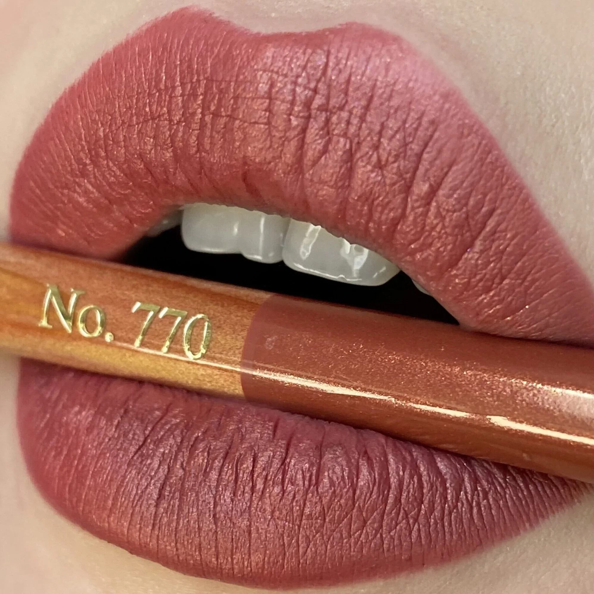 Карандаш для губ Miss Tais lip pencil 770 770 оттенок