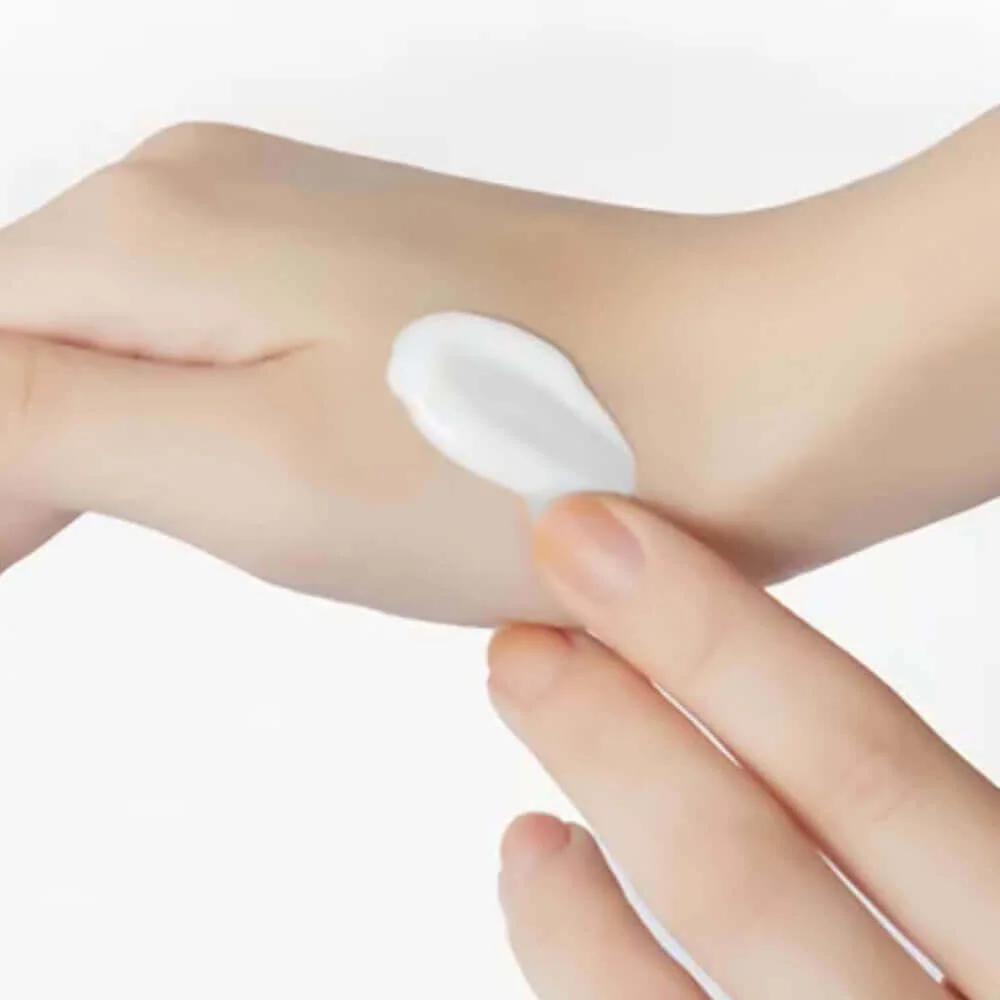 Молочко с микроиглами для снятия макияжа VT Cosmetics Reedle Shot Synergy Cleansing Milk