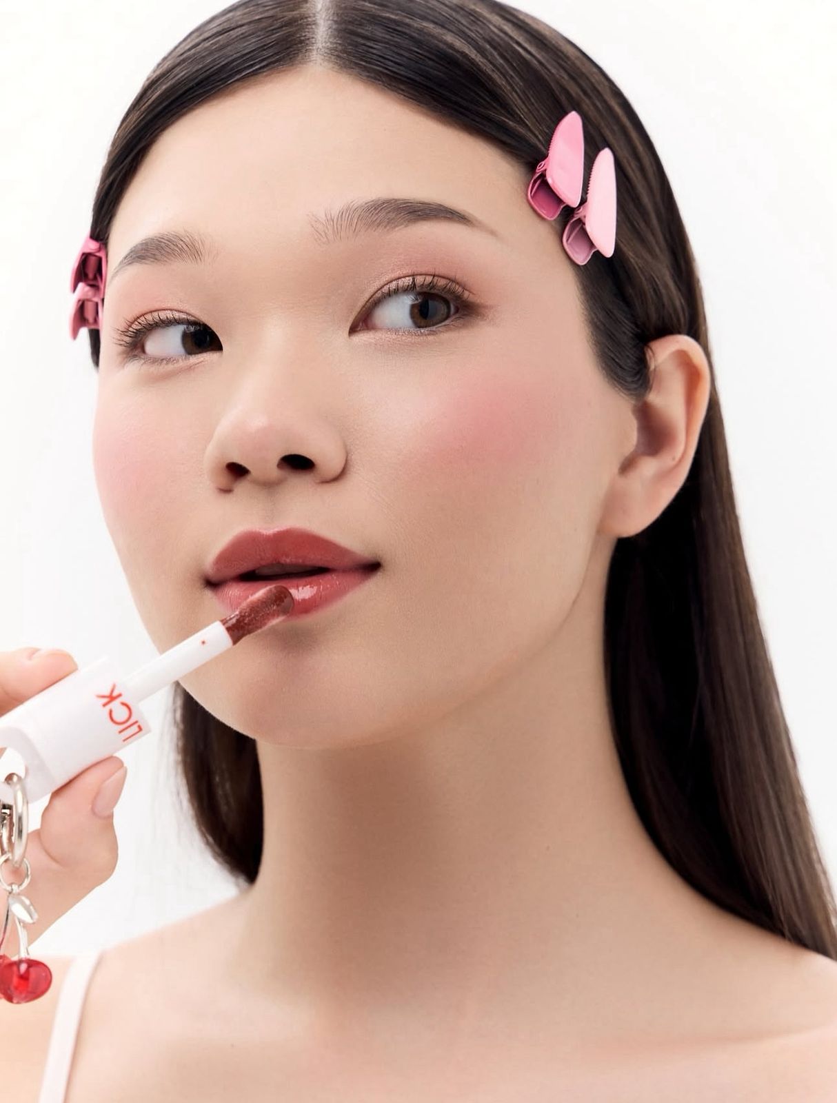 Блеск для губ  LICK BEAUTY Вишня Cherry 01