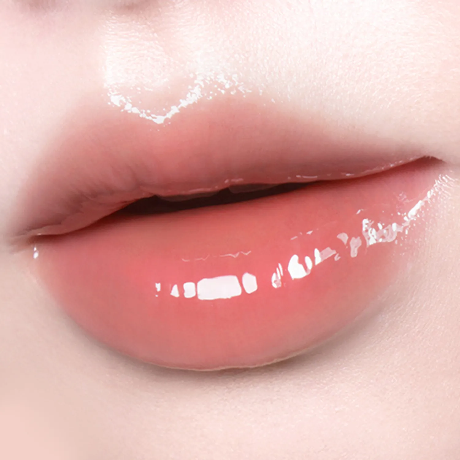 Увлажняющая сыворотка-блеск для губ CLIO GLAZE LIP SERUM 03 PEACH SQUEEZE 03 PEACH SQUEEZE