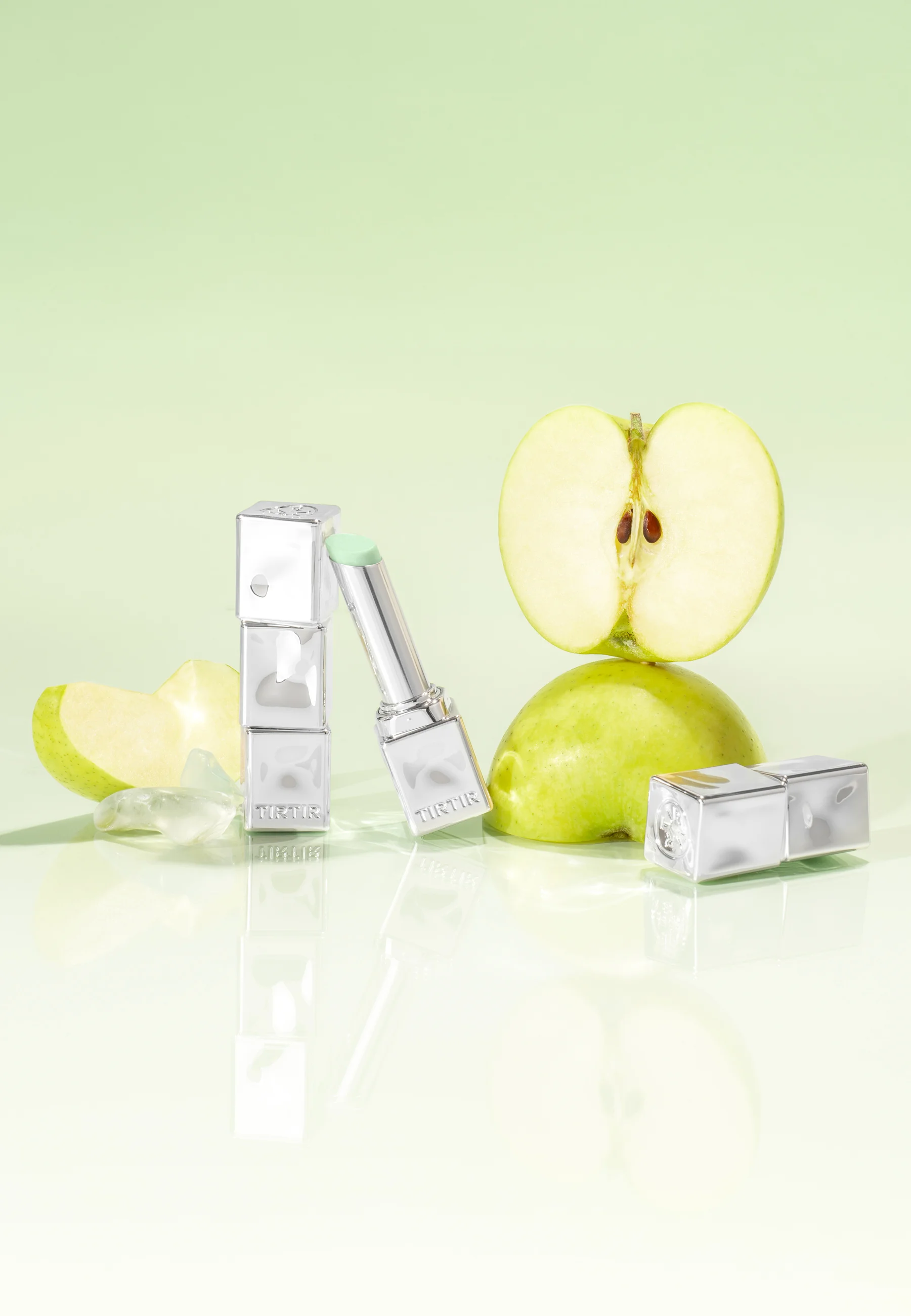 Бальзам для губ Water Mellow  TIRTIR 04 GREENY APPLE