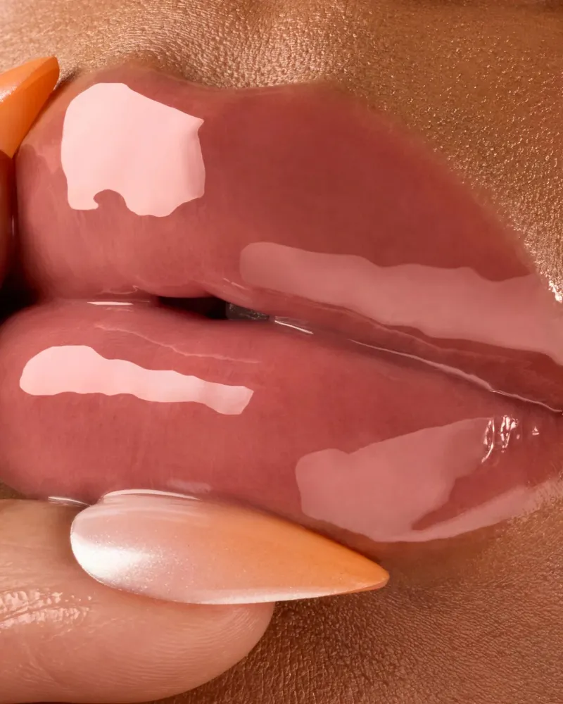 GISOU Обогащённое мёдом масло для губ 8 мл Honey Infused Lip Oil BEE ILINI PEACH BEE ILINI PEACH