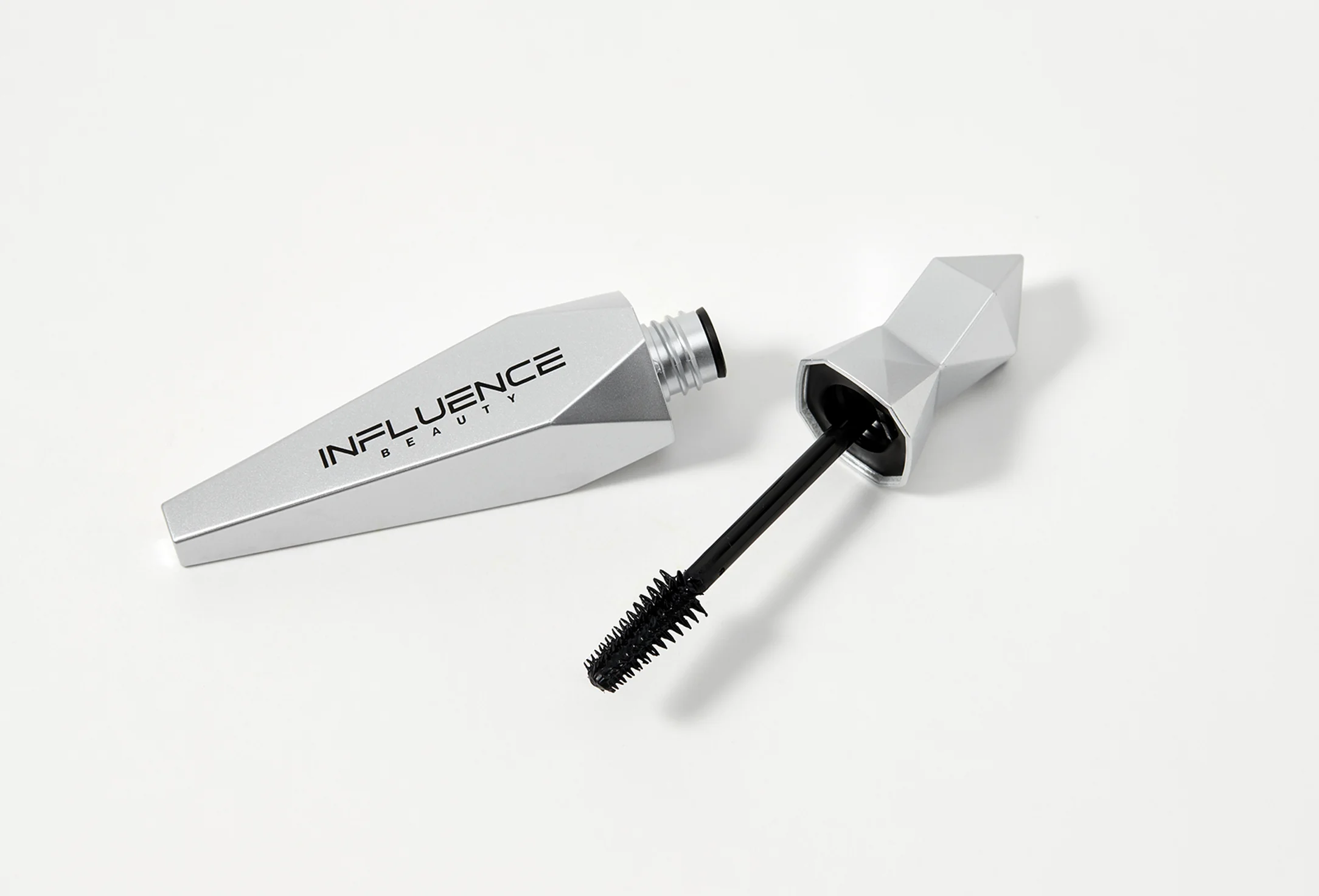 Тушь для ресниц для экстремального объема  INFLUENCE beautyCYBERTRUCK