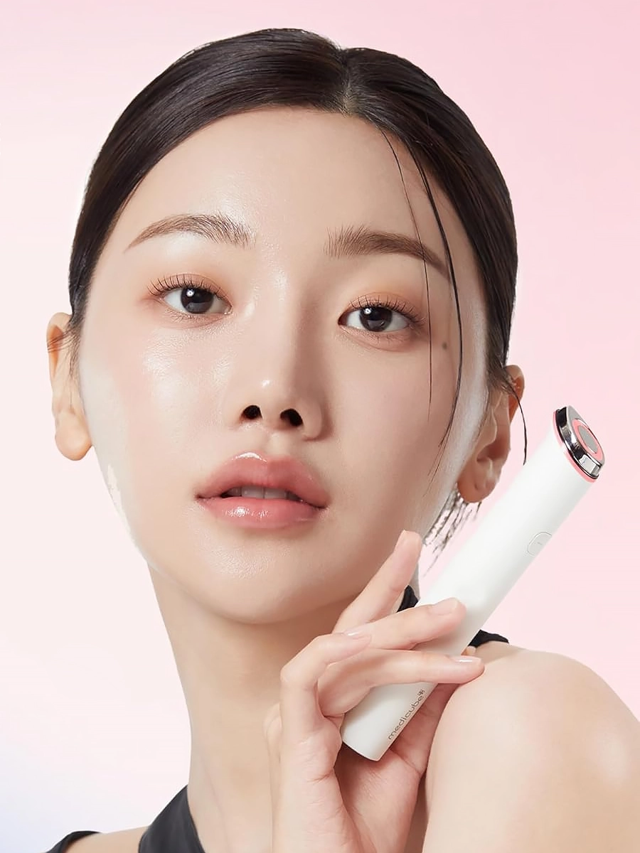 Микротоковый аппарат для ухода за кожей Medicube AGE-R Booster Pro Mini White