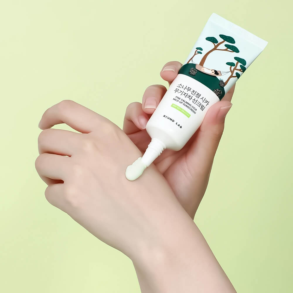 Солнцезащитный крем с экстрактом сосны Round Lab Pine Calming Cica Mild-Up Sunscreen SPF50+ PA++++