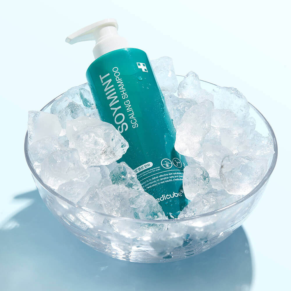 Охлаждающий шампунь для жирной кожи головы medicube Soymint Scaling Shampoo