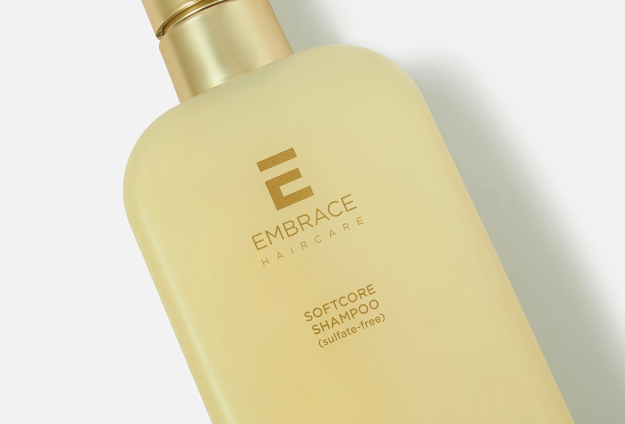 Бессульфатный шампунь для волос Embrace HaircareSoftcore
