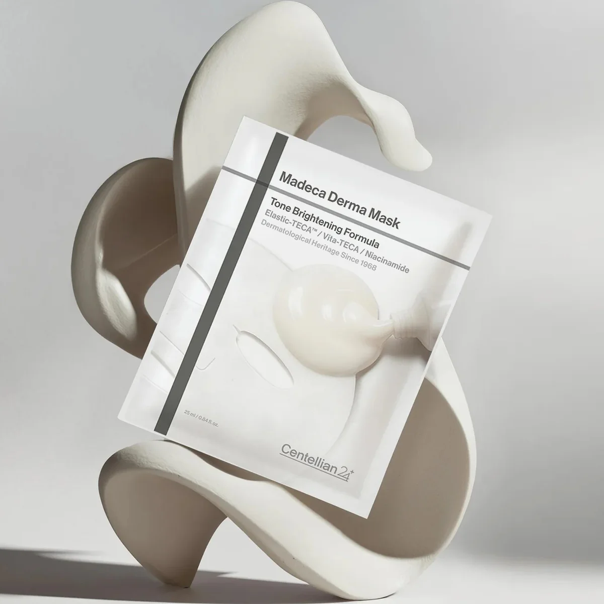Тканевая маска для сияния и ровного тона Centellian24 Madeca Derma Mask III Brightening Formula