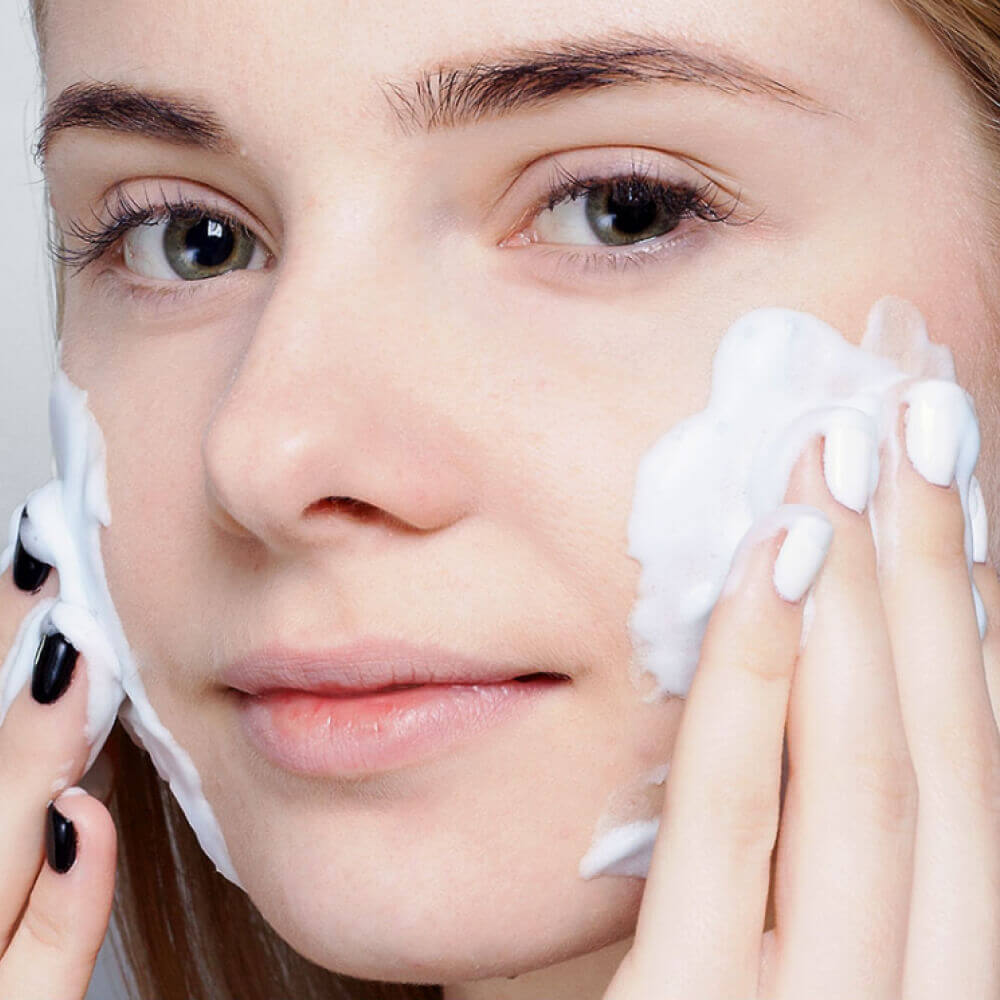 Гель-пенка с центеллой для деликатного умывания CUSKIN Dr.Solution Cicaming Cleanser Gel Foam