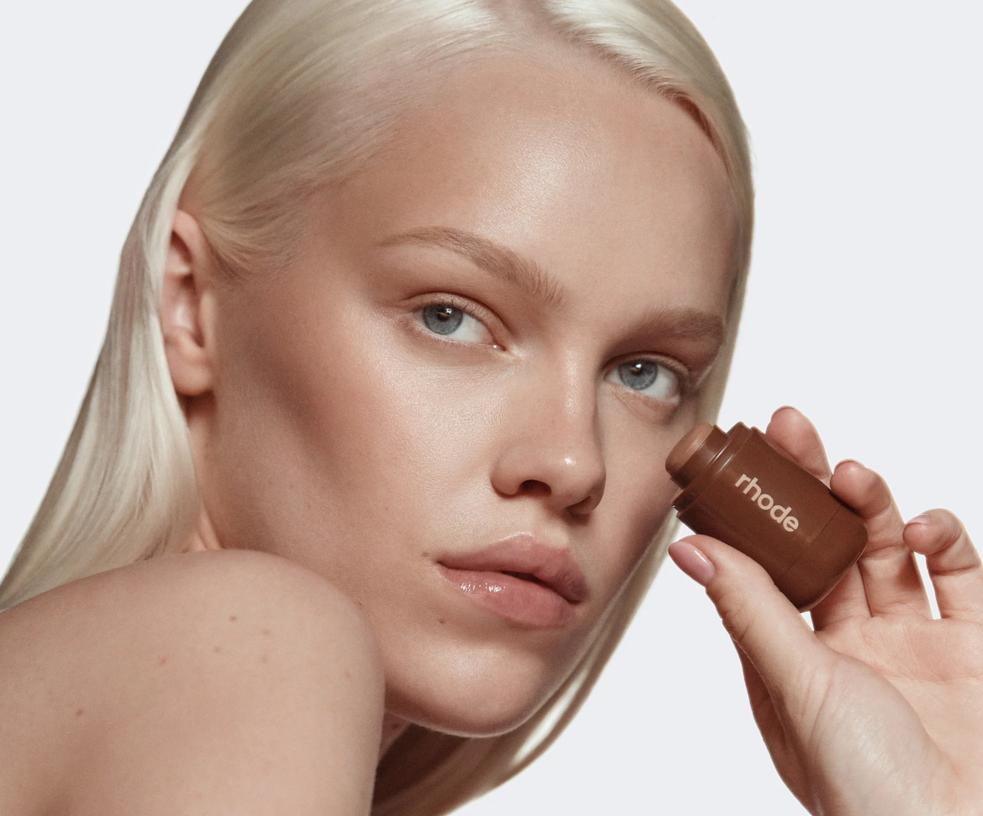 Кремовый бронзер RHODE POCKET BRONZER "PEBBLE"