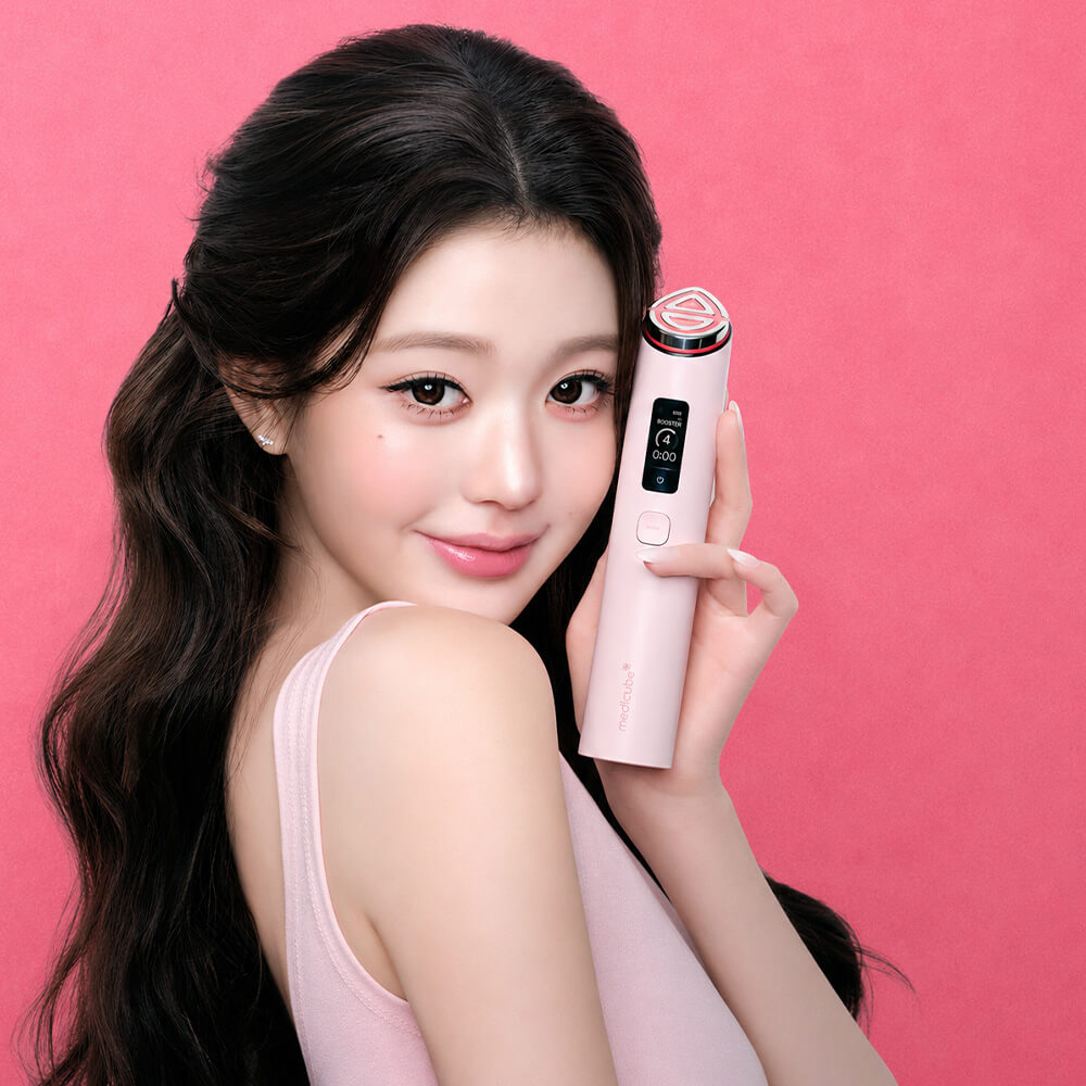 Усиленный микротоковый аппарат для ухода за кожей Medicube AGE-R Booster Pro X2 Pink
